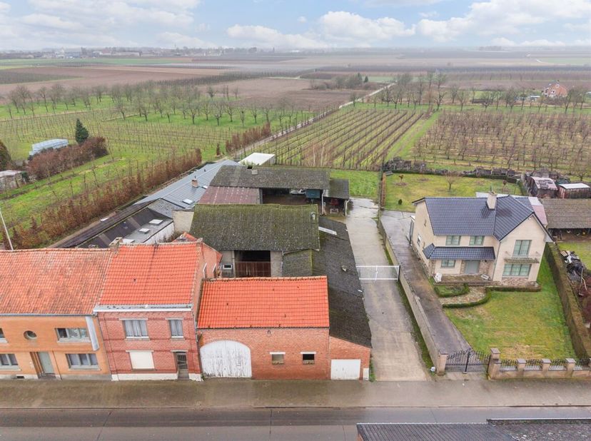Projectgrond van 17are39ca met te slopen woning (bouwjaar 1947) gelegen aan de Groot-Gelmenlaan in Sint-Truiden. Dit perceel biedt een interessante op