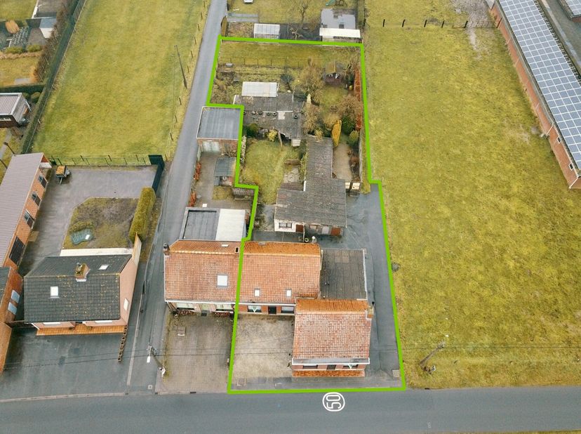 Mogelijkheid om uw droomproject te realiseren in Lichtervelde!<br />
Ontdek dit uniek gelegen eigendom in Lichtervelde.<br />
Langs de Oude Bruggeweg,