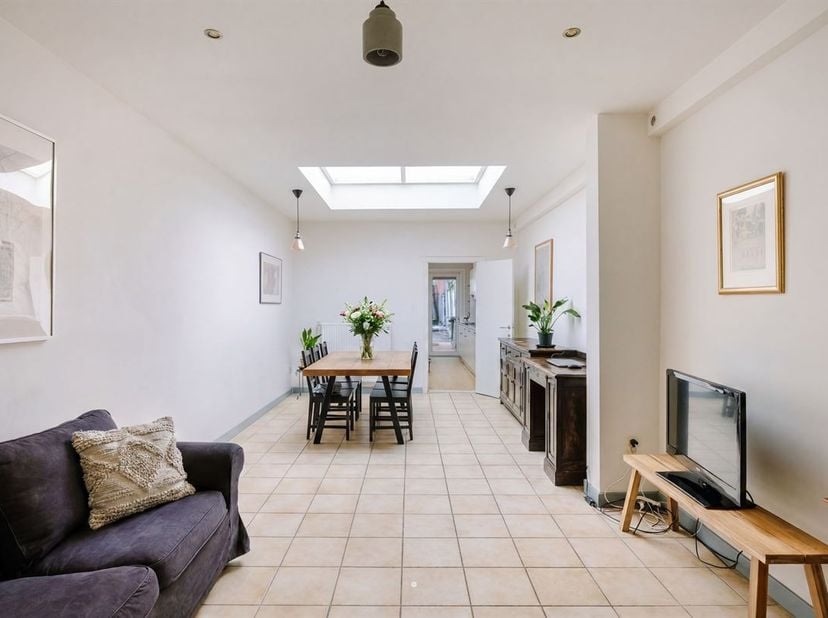 Instapklare en energiezuinige stadswoning met zonnige tuin en verrassend veel ruimte<br />
<br />
Op zoek naar een lichtrijke woning waar u meteen k