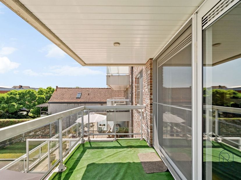 Te koop: lichtrijk appartement met 2 slaapkamers en terras op een topligging in Waregem.<br />
<br />
Dit verzorgde appartement op de 2e verdieping