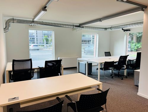                                         Bureaux à louer à Merelbeke, € 1.600
