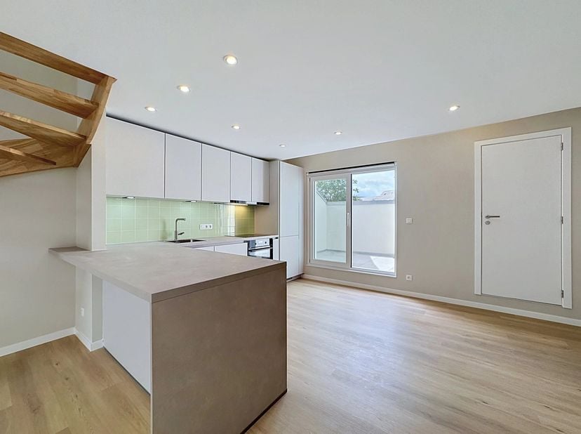 Bien présenté par Mike Doolaeghe - Tél. : +32 471 65 85 85 - E-mail : mike.doolaeghe@victoire.be<br />
Victoire Junot vous propose ce bel appartement