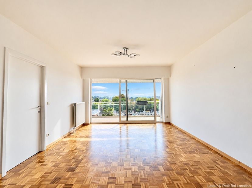 Appartement te huur in Avenue de Hinnisdael 14B,
                    1150 Sint-Pieters-Woluwe