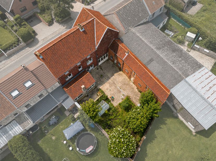 Maison à vendre à ,
                    6536 Thuillies