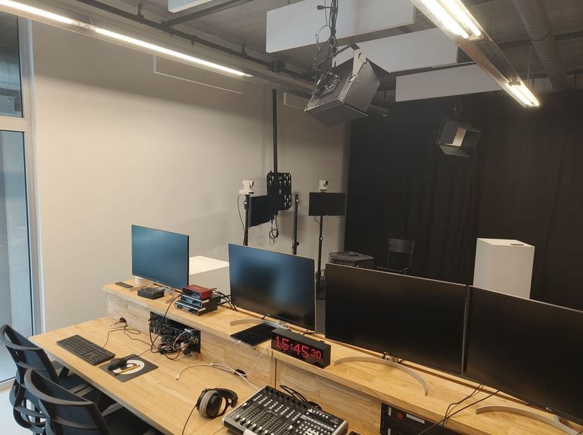 Studio akoestisch geïnstalleerd te huur op toplocatie!<br />
<br />
Ligging: De kantoorruimtes zijn gelegen op toplocatie in Merksem in de Koekenfab