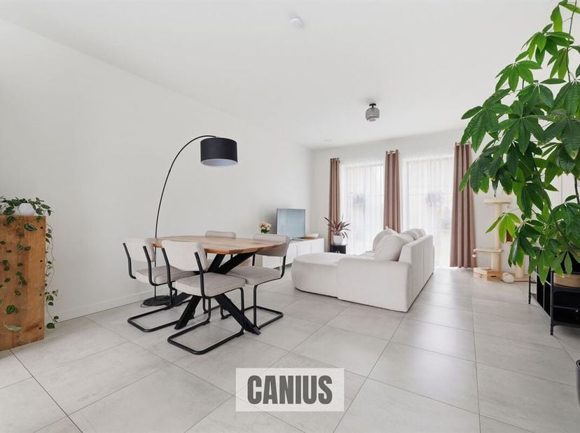 MAISON DE CAMPAGNE AVEC 3 CHAMBRES ET JARDIN<br />
C'est dans le quartier calme et verdoyant de Munsterbilzen, commune de Bilzen-Hoeselt, que se trouv
