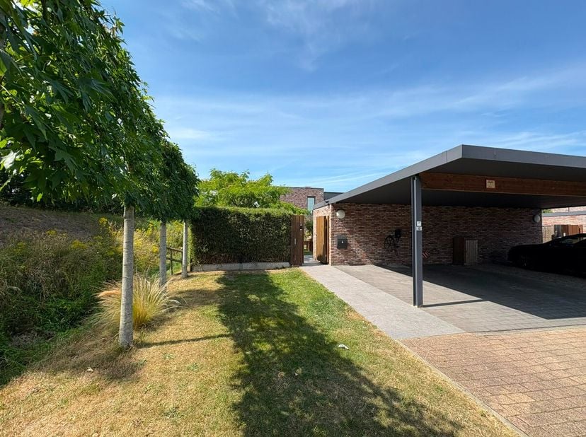 Volledig instapklare woning met 3 slaapkamers, tuin met terras net buiten de grote ring in Hasselt.Voor meer informatie, ga naar: https://www.era.be/n
