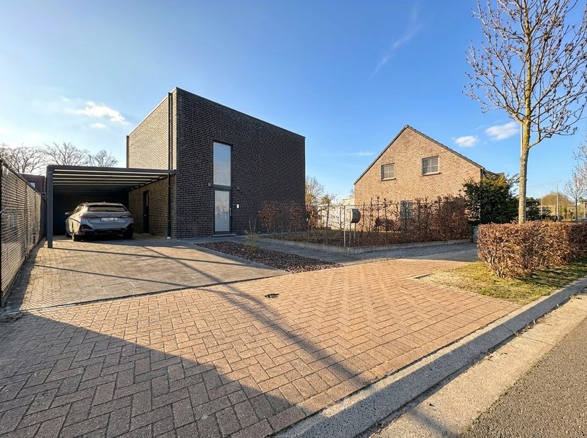 Maison prête à emménager avec panneaux solaires à Beringen<br />
<br />
Vous recherchez une maison économe en énergie à vendre à Beringen ? Alors cett