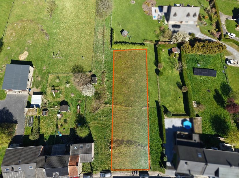 TERRAIN de ± 1100 m² <br />
--&amp;gt; Orientation : Nord<br />
--&amp;gt; Largeur façade : ± 18,5 m<br />
--&amp;gt; Profondeur : ± 60 m<br />
--&amp;gt; Relief : lé