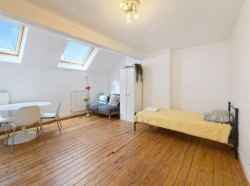 Quartier Tenbosch - Schitterend gemeubileerd studio-appartement van +/- 30m2 op de 4e verdieping van een gebouw van 4 verdiepingen, als volgt ingedeel