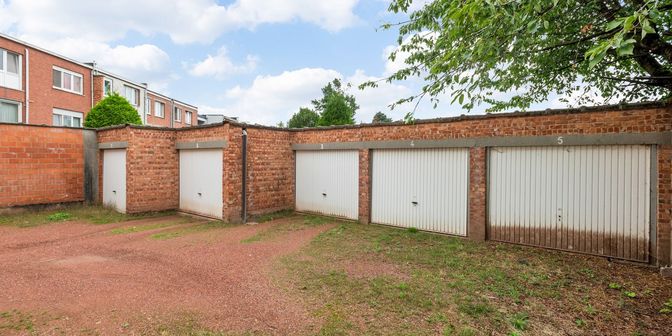 Garage te koop in Generaal Slingeneyerlaan 111 bus BOX 2, 2100 Deurne