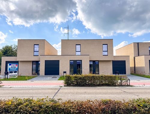                                         Maison à louer à Mol, € 1.300
