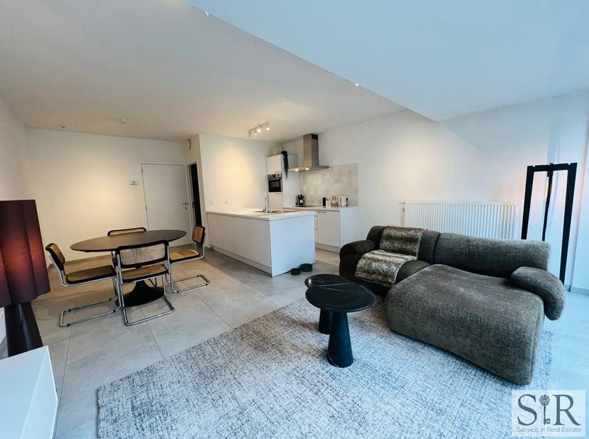 Lichtrijk appartement met terras op de Olivetenvest, aan het centrum van Mechelen.<br />
Op zoek naar een leuk appartement nabij het centrum van Meche