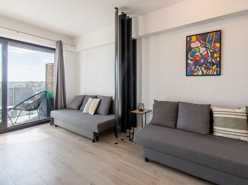 Vlakbij Westende Bad bevindt zich deze top gerenoveerde studio..<br />
Deze lichtrijke, zonnige studio geeft een ruim gevoel door zijn specifieke inri