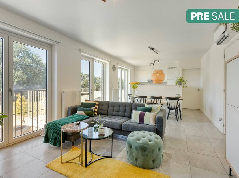 Bienvenue dans la Herestraat 103A4, dans la confortable ville de Zonhoven, où vous trouverez cet appartement fini de haute qualité construit en 2019.