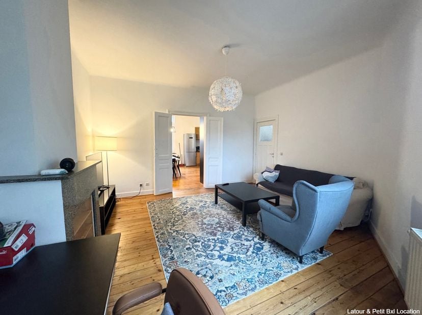 ETTERBEEK, in de nabijheid van het Jubelpark, dicht bij de Europese Wijk en voorzieningen, gemeubelde DUPLEX (2slk/1badk/1douchek) van ± 135 m². Het a