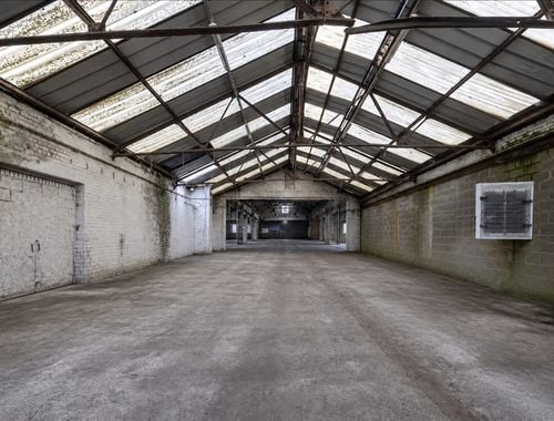                                         Entrepôt à vendre à Lodelinsart, € 300.000
