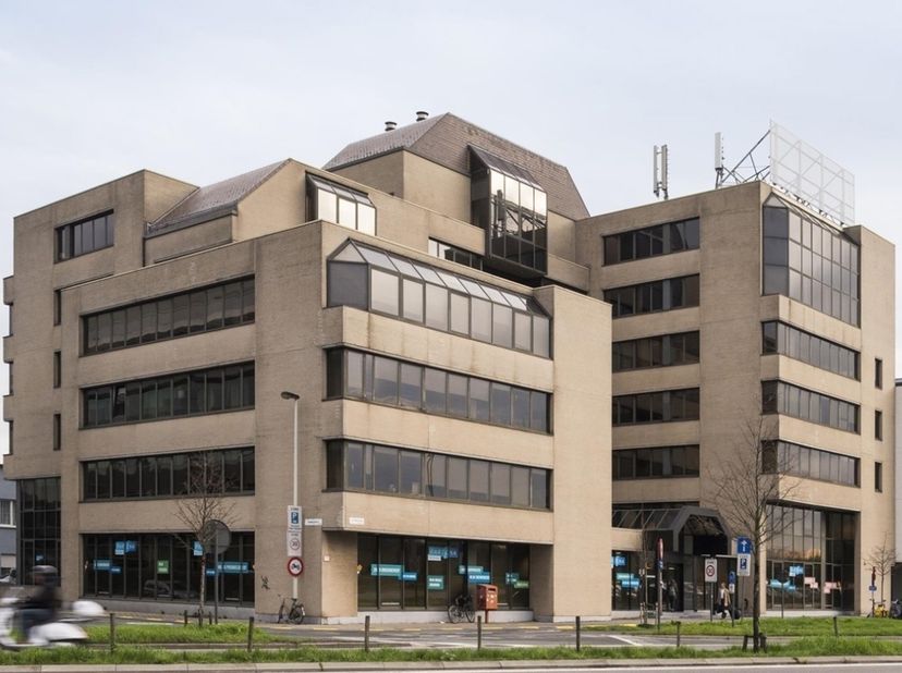 Bien professionnel à louer
                    à 2600 Berchem