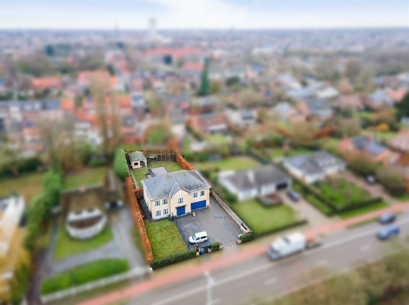 Journée portes ouvertes le samedi 14 mars de 11h à 12h<br />
Spacieuse villa de 4 chambres avec ascenseur et piscine<br />
Située à Turnhout, cette ma