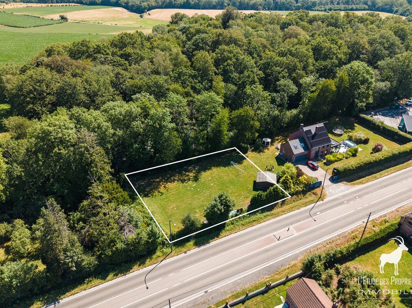 Référence agence : V7130-044<br />
Opportunité Exceptionnelle : Belle parcelle de terrain de 9 ares 43 centiares avec une façade de 40 m et une profon