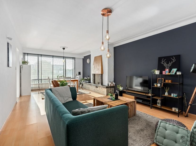 Instapklaar gerenoveerd appartement met 2 slaapkamers, 2 terrassen en EPC B<br />
<br />
<br />
Op de derde verdieping van een verzorgd appartementsg