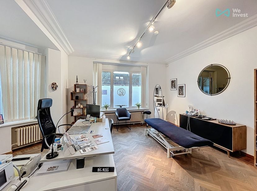 ***A LOUER *** Clabecq ! Superbe cabinet de kiné idéalement situé à proximité de Bruxelles et de toutes les commodités. Vous bénéficierez d'un cabinet