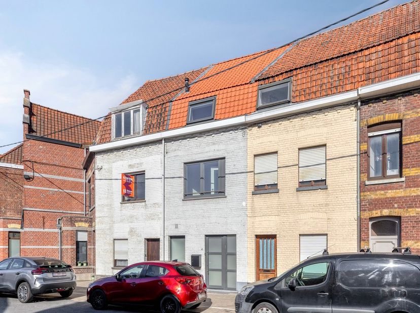 Energiezuinig huisje op centrale ligging...<br />
<br />
Dit pand is grondig en met zorg gerenoveerd. Bij het binnenkomen valt al onmiddellijk op dat