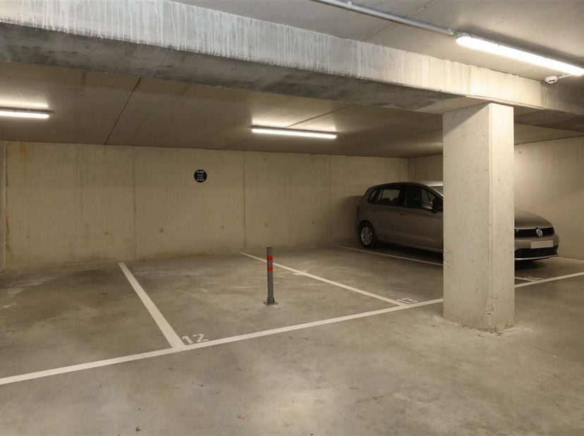 Autostaanplaats midden in het centrum van Hoeselt!<br />
<br />
Midden in de gezellige dorpskern van Hoeselt bevindt zich het gloednieuwe project re