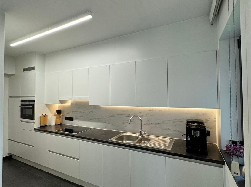 Op zoek naar een gezellig en ruim appartement op een uitstekende locatie in Genk? Dit appartement aan de Lantmeetersweg heeft alles wat je nodig hebt!