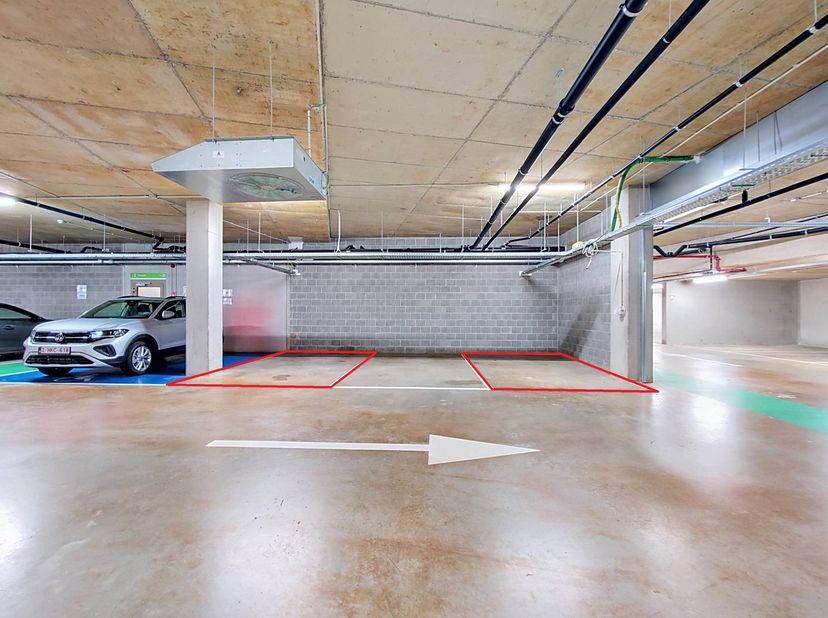 2 parkings à vendre situés dans le parking souterrain 't Bruggeske, situé sous le nouvel hôtel de ville de Kapellen. (25 000/pièce, possibilité d'ache