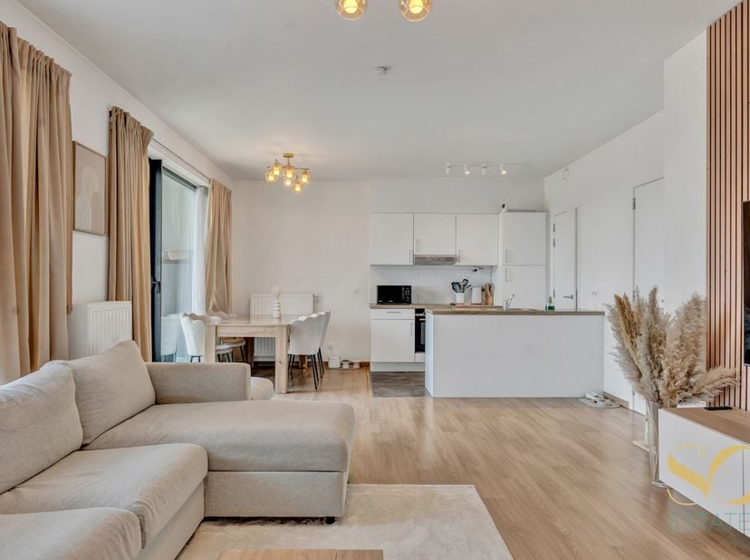 Idéalement situé à Evere, à quelques pas de l'OTAN et bénéficiant d'un accès aisé à l'E40, nous vous proposons ce superbe appartement 2 chambres situé