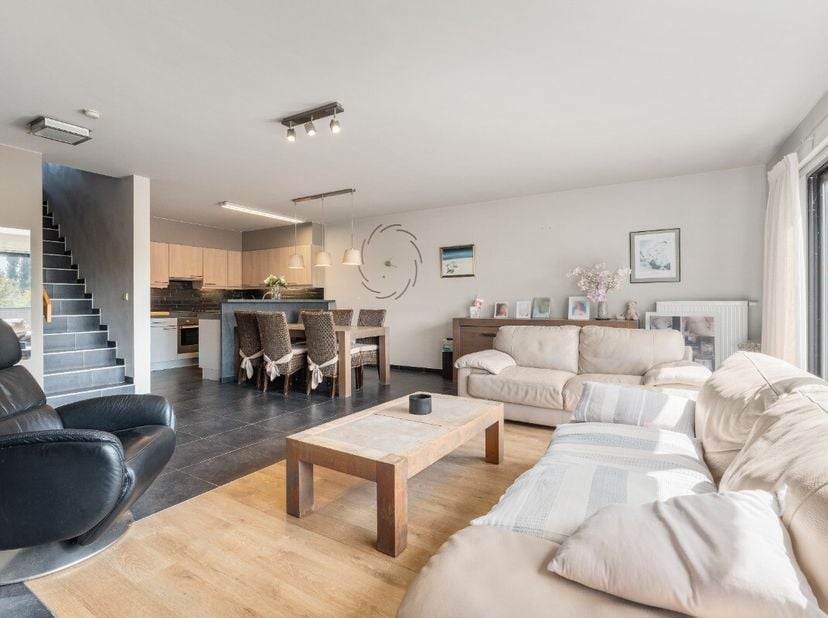 Ruim appartement in Sint-Idesbald, bij zee, openbaar vervoer en groene omgeving. Dit verzorgd appartement in Sint-Idesbald combineert comfort, ruimte