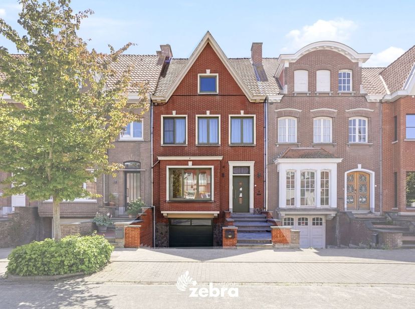 Bij de verkoop van deze woning wordt gewerkt met een START VANAF PRIJS.<br />
Elk prijsvoorstel hoger dan deze start vanaf prijs wordt voorgelegd aan