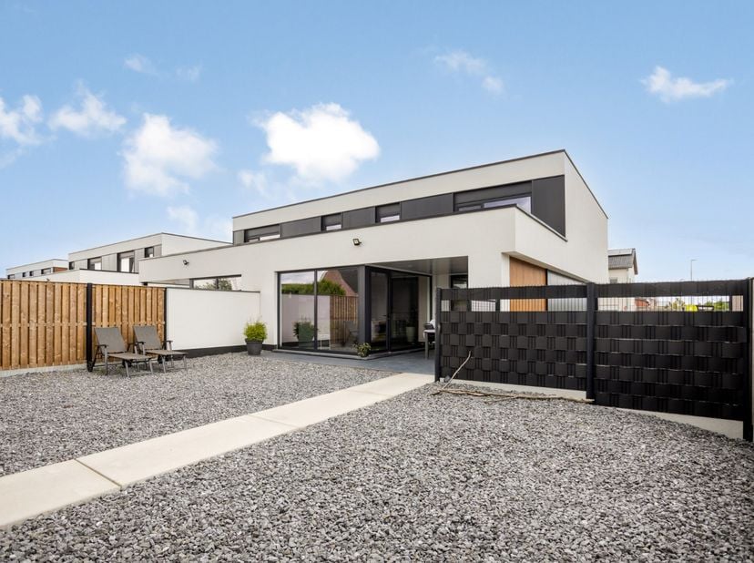 Huis te koop in Sijsjesstraat 1,
                    2490 Balen