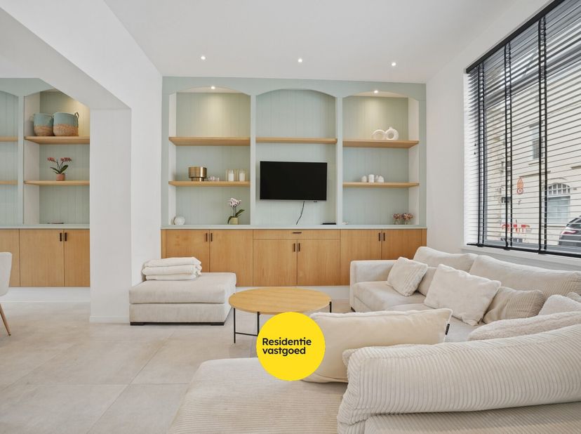 Subliem gerenoveerde herenwoning met 6 slaapkamers inclusief garage in Nieuwpoort-Stad op 135 m².<br />
Bent u op zoek naar een uitzonderlijk ruime ge
