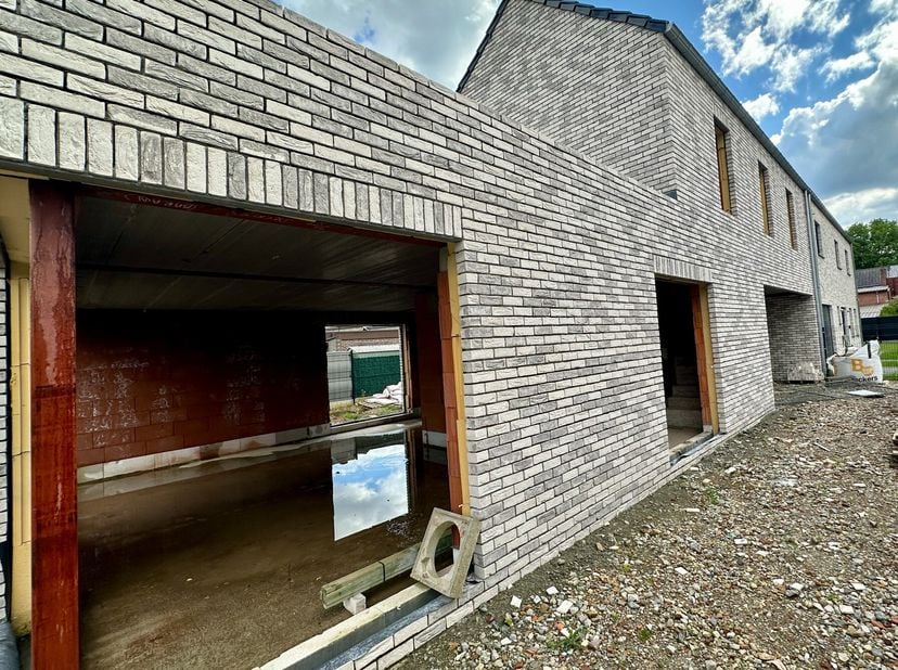 U hoeft niet langer te zoeken  hier vindt u uw ideale nieuwbouwwoning aan uiterst interessante voorwaarden. Proficiat, u heeft een unieke opportunitei