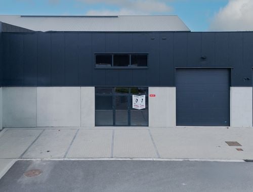                                         Entrepôt sans bureau à vendre à Zwevegem, € 265.000
