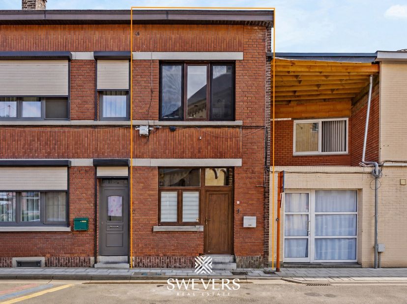 Voor meer info en foto’s, surf naar www.swevers.be – ontdek deze instapklare rijwoning aan de Kwadensteenweg 80 in Sint-Truiden, waar een centrale lig