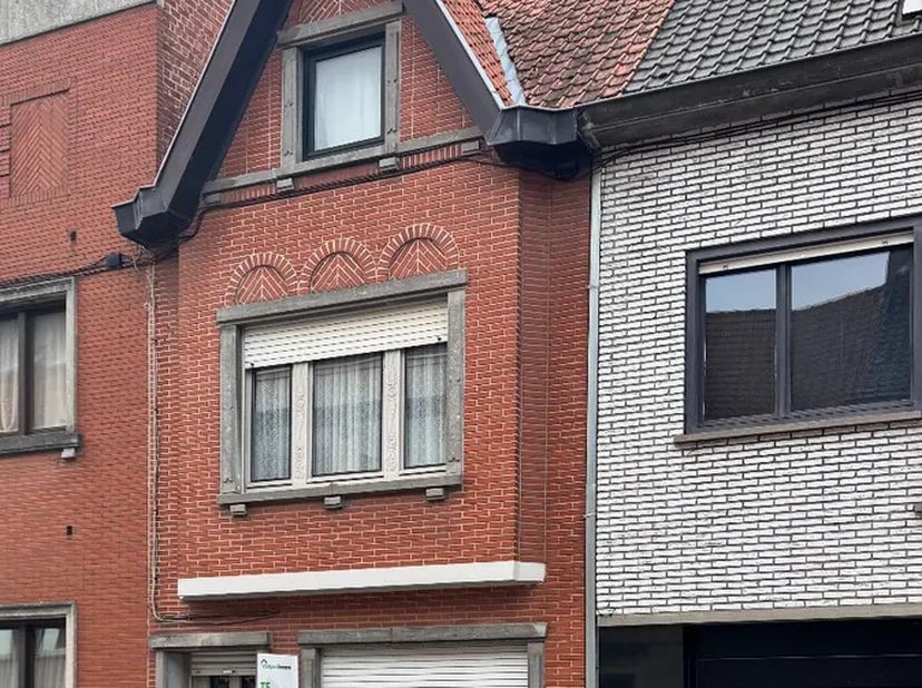 Huis te koop in Albrecht Rodenbachstraat 48,
                    8800 Roeselare