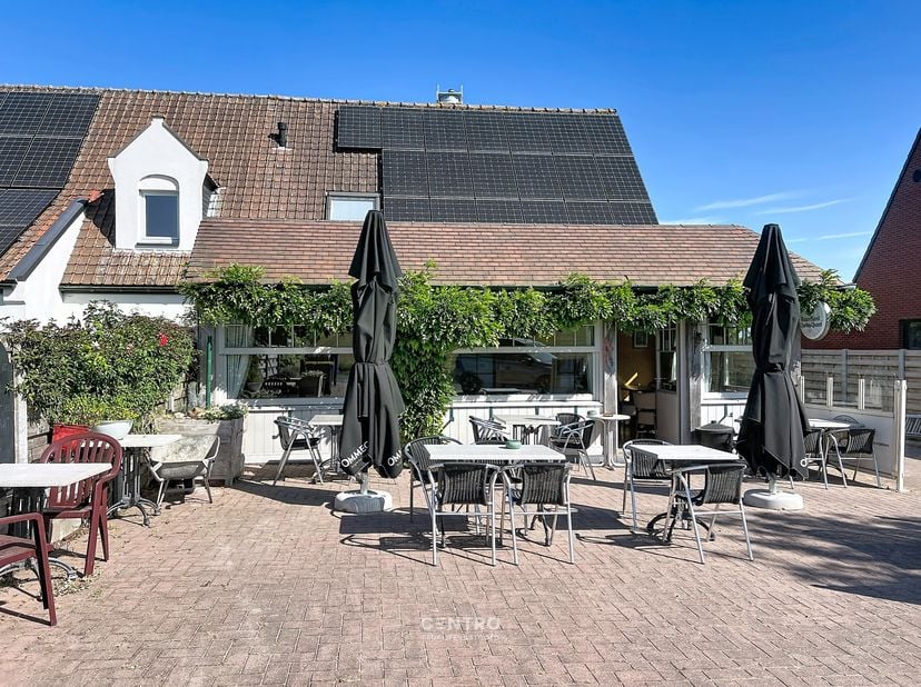 Benaderende OPPERVLAKTEN:<br />
Constructie - bewoonbare oppervlakten: <br />
436 m² (volgens EPC-attest)<br />
<br />
Grondoppervlakte<br />
Totale g