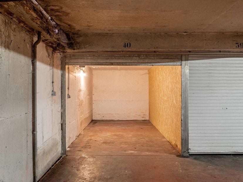 Garage te koop in Oude Vesten 41,
                    9600 Ronse