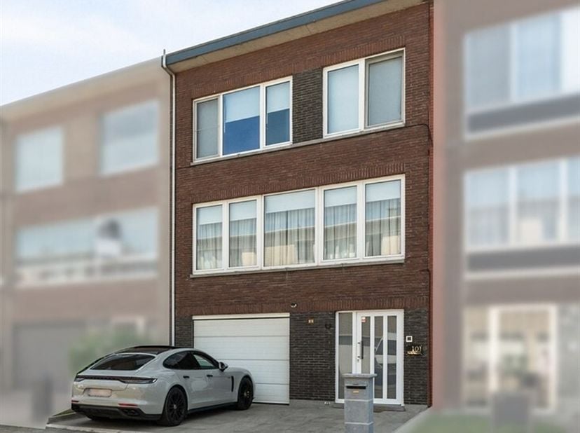 Instapklare bel-etage met 3 tot 5 slaapkamers in een rustige straat te Ekeren<br />
Op zoek naar een ruime, instapklare gezinswoning op een rustige lo