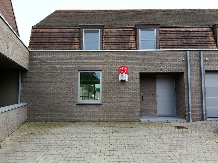 Huis te huur in Dullaardstraat 19,
                    8940 Geluwe