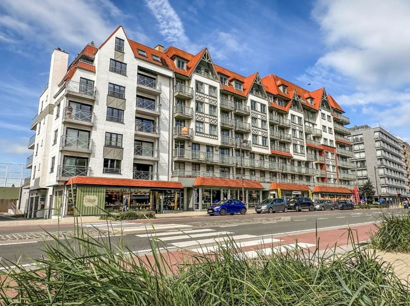 Cet appartement bien entretenu et prêt à emménager offre tout ce dont vous avez besoin dans un emplacement central et bien desservi. Situé sur la dyna
