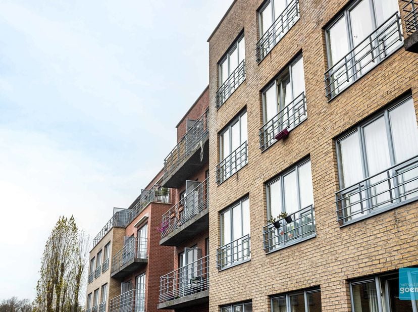 Au cœur du centre d’Uccle, nous vous proposons à la vente cet agréable appartement reconnu en résidence-services, situé dans une résidence moderne dis