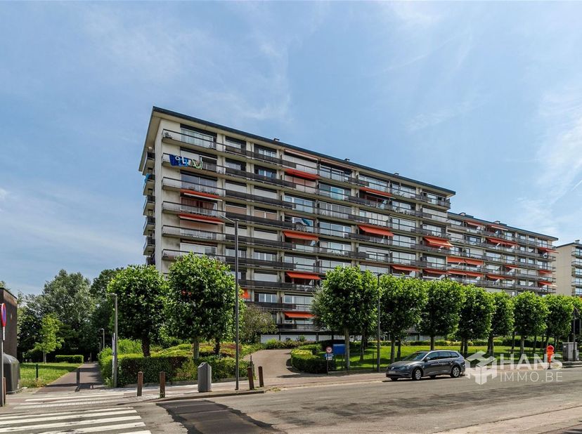 Instapklaar appartement (97 m²) met 2 slaapkamers, autostaanplaats en 2 terrassen in Merksem.<br />
In de Nieuwdreef woon je op een centrale locatie,
