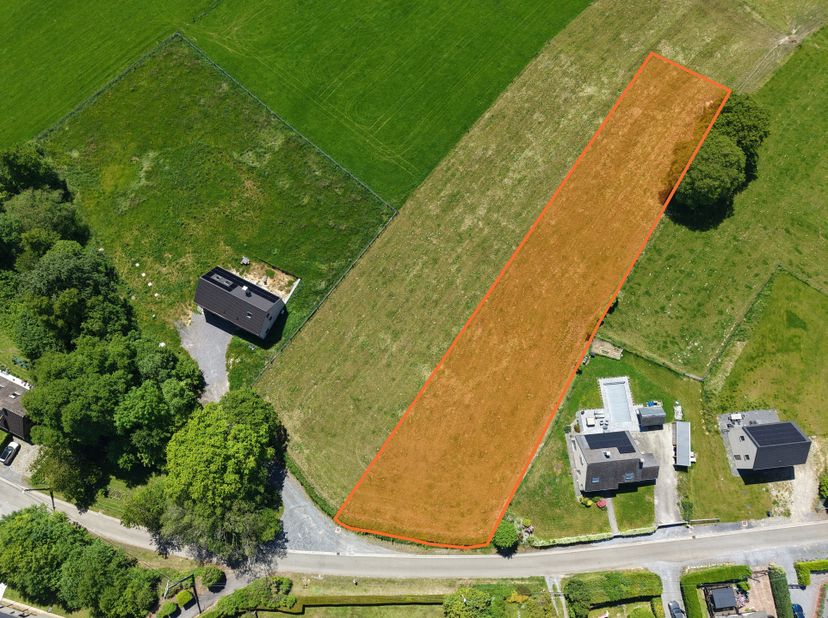 TERRAIN de ± 3.304 m²<br />
-&amp;gt; Orientation : Sud - Ouest<br />
-&amp;gt; Largeur façade : ± 30 m<br />
-&amp;gt; Profondeur : ± 120 m<br />
-&amp;gt; Electrici
