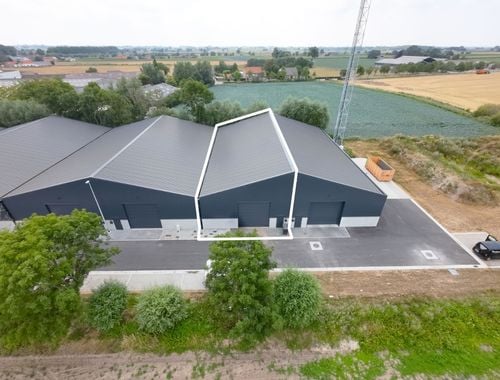                                         Entrepôt sans bureau à vendre à Werken, € 325.000
