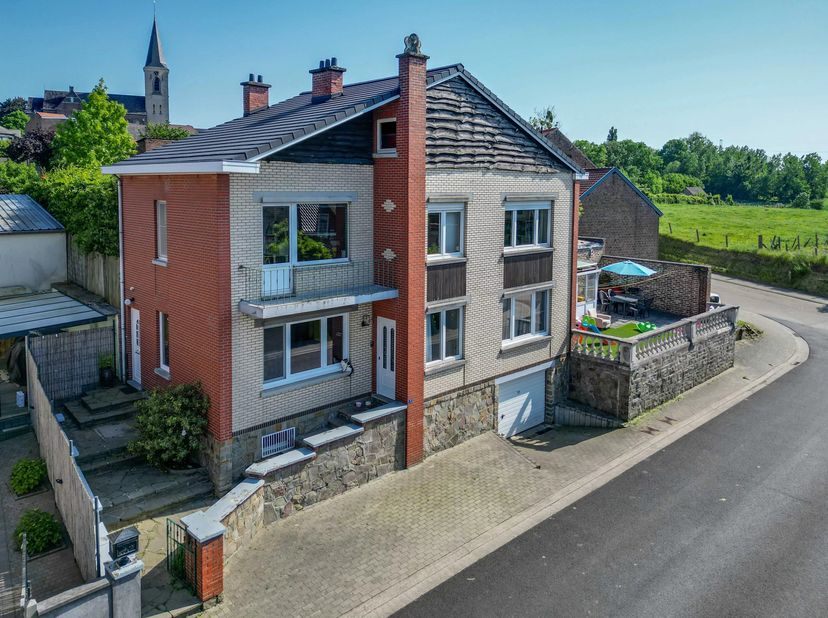 Deze open bebouwing met 3 slaapkamers en inpandige garage ligt in de rustige Heiligenstraat 2 in Herderen.<br />
De woning beschikt over een solide st
