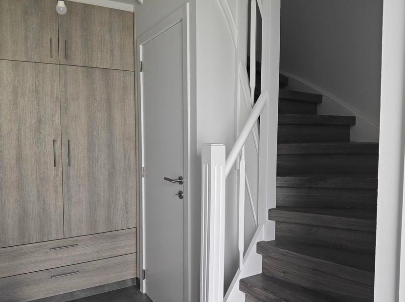 Pas gerenoveerde gezinswoning met ruim terras en berging te huur in Wezemaal!<br />
Bent u op zoek naar een verzorgde, instapklare woning op een gunst